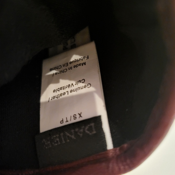 Leather Gloves Danier nwt plum burgundy deep red genuine NEW size XS - Picture 8 of 12